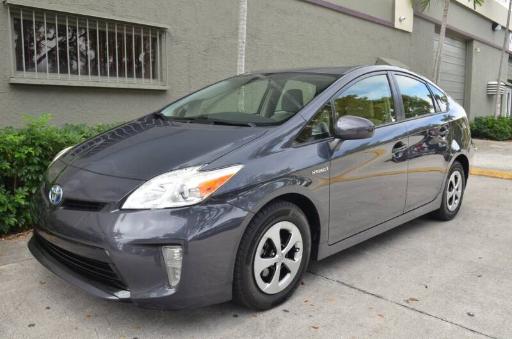 2014-toyota-prius-three-4dr-hatchback (5)