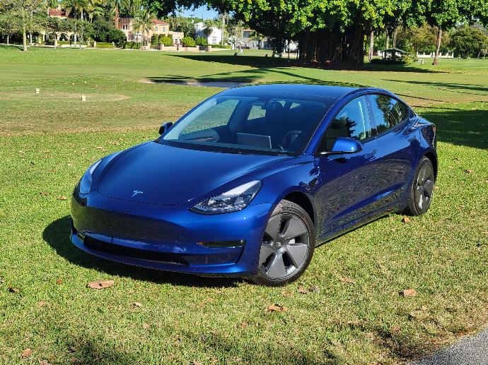 Tesla Model 3 2021 Blue